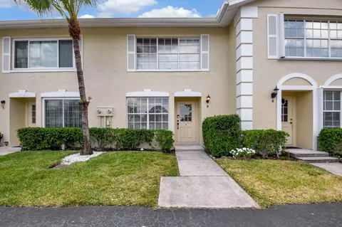 220 Foxtail #B, Greenacres, FL 33415