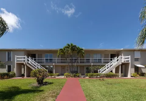 309 Circle Dr S #104, Boynton Beach, FL 33435