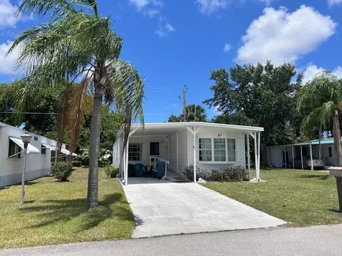 10 Cozumel Ln, Port Saint Lucie, FL 34952