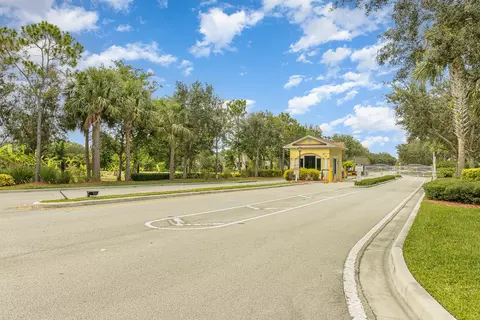 453 Seafoam Cir, Fort Pierce, FL 34945