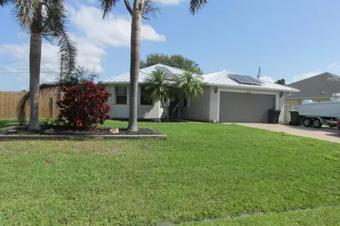135 SW South Wakefield Cir, Port Saint Lucie, FL 34953