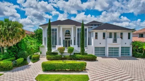 7208 Valencia Dr, Boca Raton, FL 33433