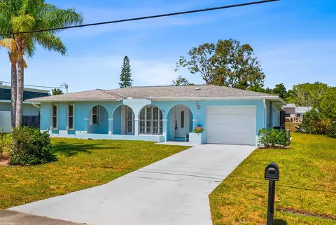 856 SE Degan Dr, Port Saint Lucie, FL 34983