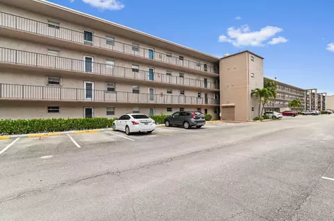 725 Lori #309, Palm Springs, FL 33461