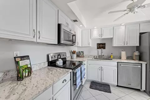 2500 Presidential Way #204, West Palm Beach, FL 33401