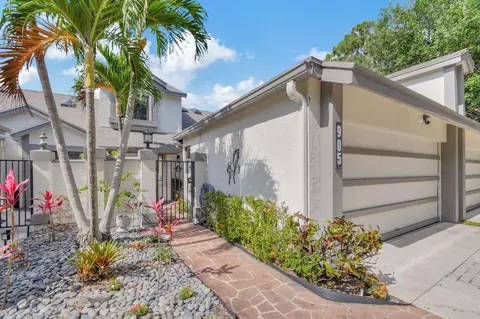 905 Landings Blvd, Greenacres, FL 33413