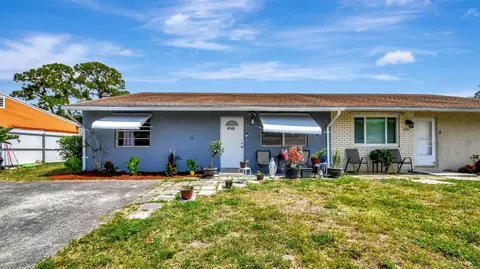 4749 Gladiator Cir, Greenacres, FL 33463