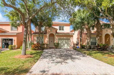 4391 Lake Lucerne Cir, West Palm Beach, FL 33409