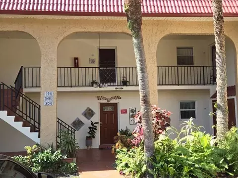 198 Lake Evelyn Dr, West Palm Beach, FL 33411