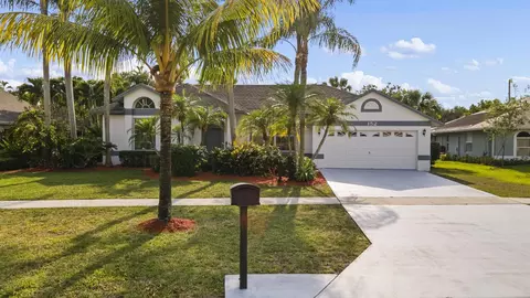 152 Kings Way, Royal Palm Beach, FL 33411