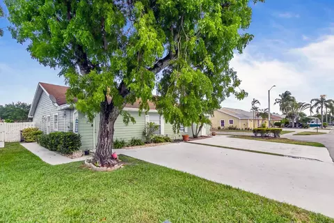 1513 Royal Frst, West Palm Beach, FL 33406