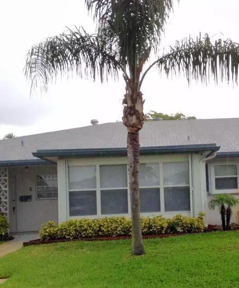1157 S Drive Cir #B, Delray Beach, FL 33445