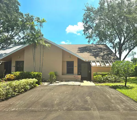 10862 Hidden Lake Pl, Boca Raton, FL 33498