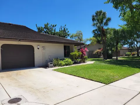 5061 Pine Dr, Boynton Beach, FL 33437