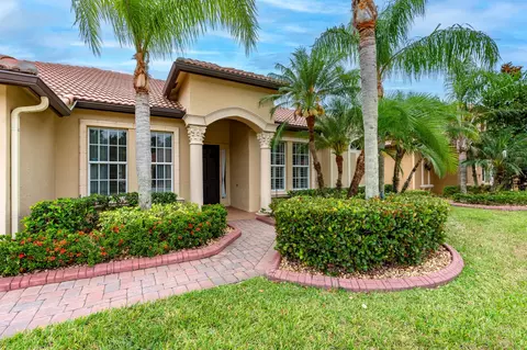 833 SW Grand Reserves Blvd, Port Saint Lucie, FL 34986