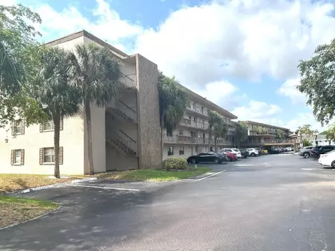 9300 SW 8th St #216, Boca Raton, FL 33428