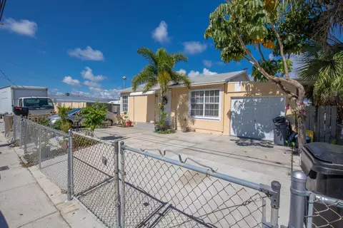 922 S Dixie St, Lantana, FL 33462