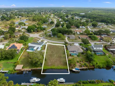 420 NE Cornwall Ave, Port St Lucie, FL 34983