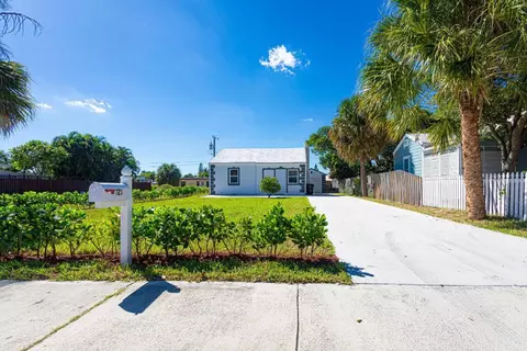 723 N J, Lake Worth Beach, FL 33460
