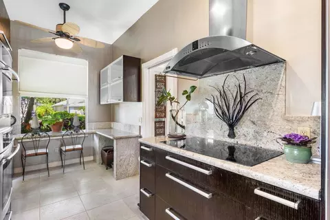 8570 Wakefield Dr, Palm Beach Gardens, FL 33410