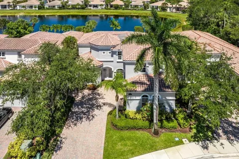 104 Siesta Way, Palm Beach Gardens, FL 33418