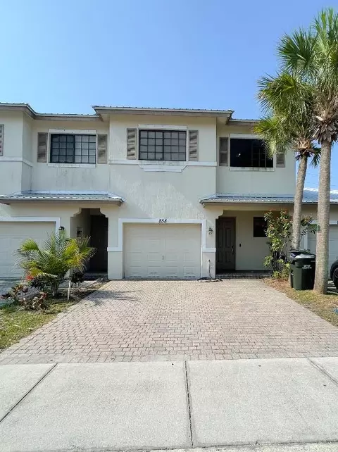 858 Sweet Lake Cir, Clewiston, FL 33440