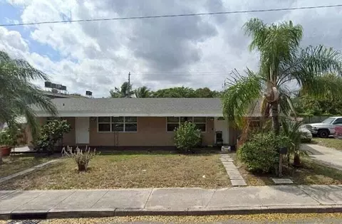 925 S Pine St, Lake Worth, FL 33460