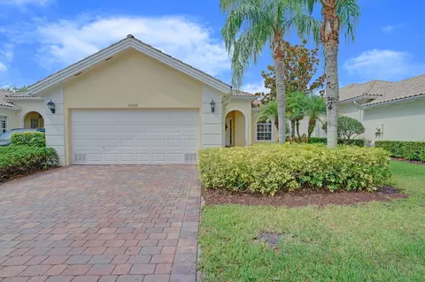 8308 Rosalie Ln, Wellington, FL 33414