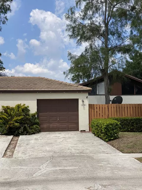 1241 Periwinkle Pl, Wellington, FL 33414