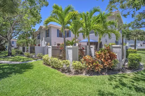 390 Prestwick Cir #1, Palm Beach Gardens, FL 33418