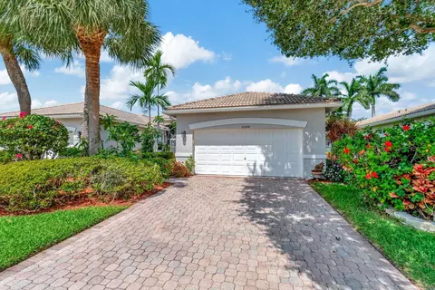 10544 Royal Caribbean Cir, Boynton Beach, FL 33437