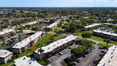 33 Abbey Ln #201, Delray Beach, FL 33446