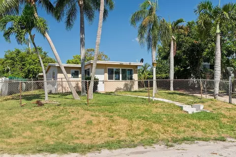 3235 E Palm Dr, Boynton Beach, FL 33435