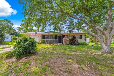 616 8th Pl, Vero Beach, FL 32960