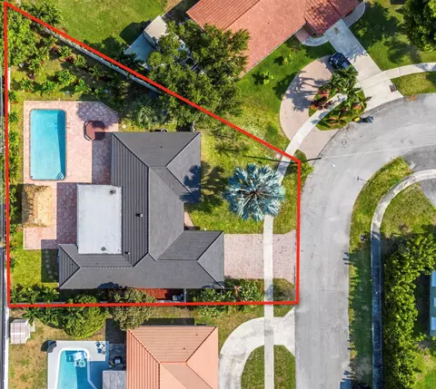 698 SW 12th Ter, Boca Raton, FL 33486