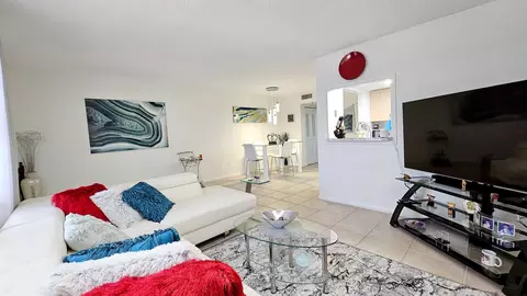 230 Southampton B, West Palm Beach, FL 33417