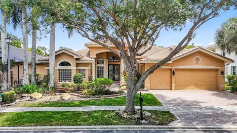 19486 Saturnia Lakes Dr, Boca Raton, FL 33498