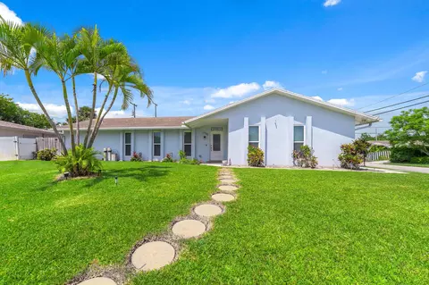 9799 Daisy Ave, Palm Beach Gardens, FL 33410