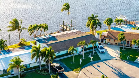 140 SW Hideaway Pl, Stuart, FL 34994