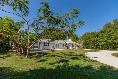 905 Easy St, Fort Pierce, FL 34982