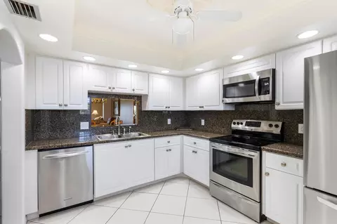 250 John F Kennedy Dr #PH7, Atlantis, FL 33462