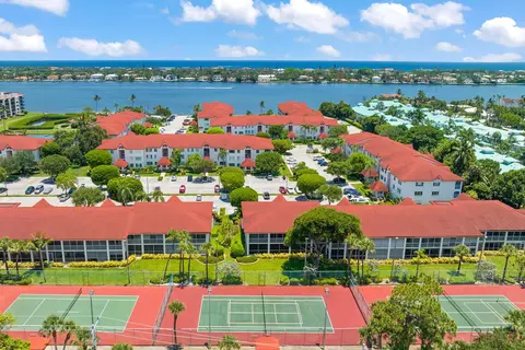 103 Half Moon Cir #D2, Hypoluxo, FL 33462