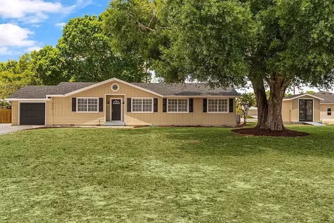 8065 97th Ct, Vero Beach, FL 32967