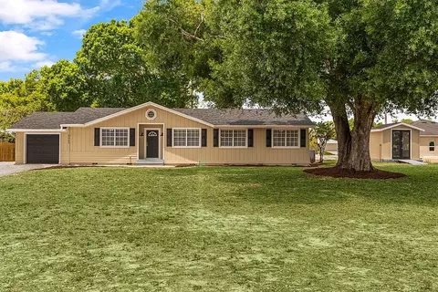 8065 97th Ct, Vero Beach, FL 32967