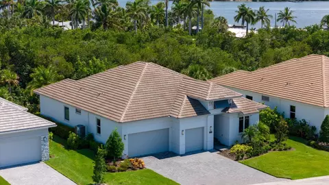 9261 Orchid Cove Cir, Vero Beach, FL 32963