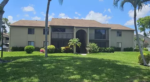 526 Shady Pne #B2, Greenacres, FL 33415