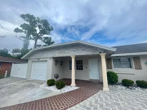2910 Via Vizcaya, Lake Worth, FL 33461