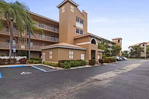 5906 Crystal Shrs #202, Boynton Beach, FL 33437