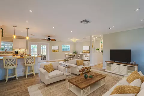 1402 W Trammell St, Lantana, FL 33462