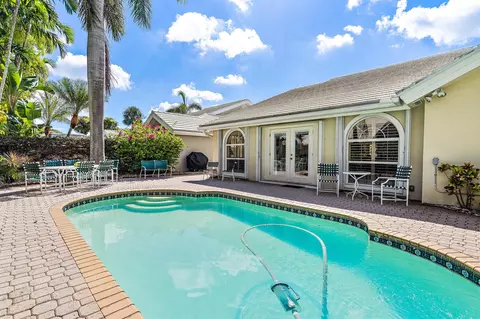 2725 Meadowlark Ln, West Palm Beach, FL 33409